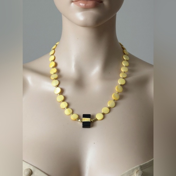 20 inch Mother of Pearl coin bead necklace NWOT - Picture 12 of 12